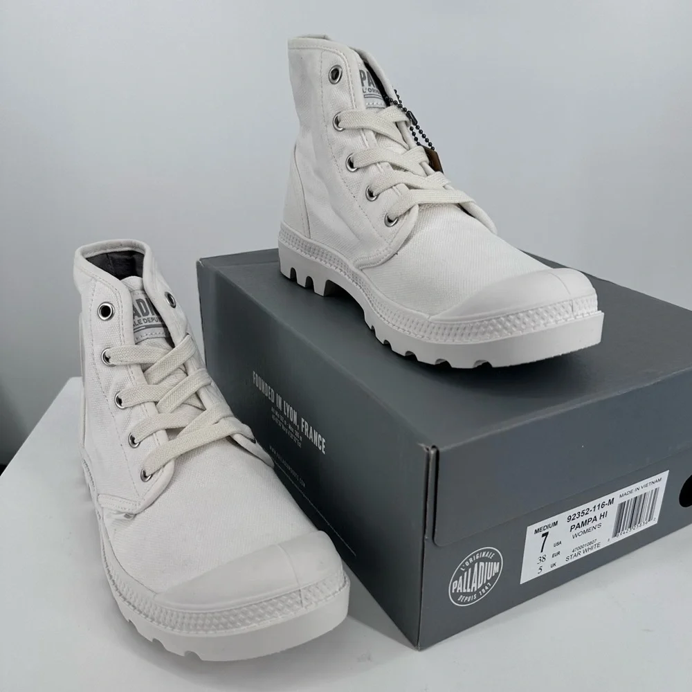 Palladium Pampa Hi Bootie in Star White size 7 Lug Sole